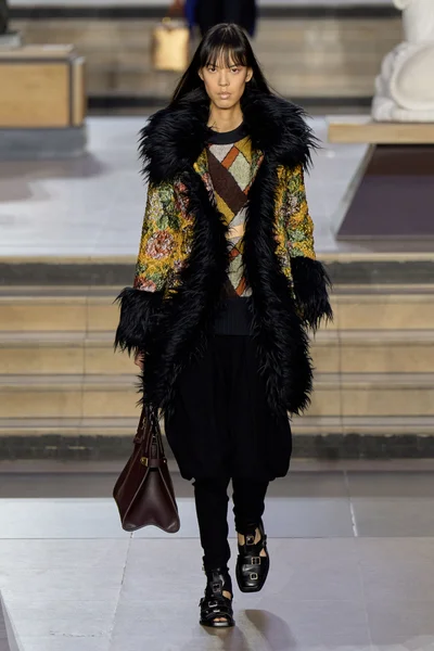 Look 25